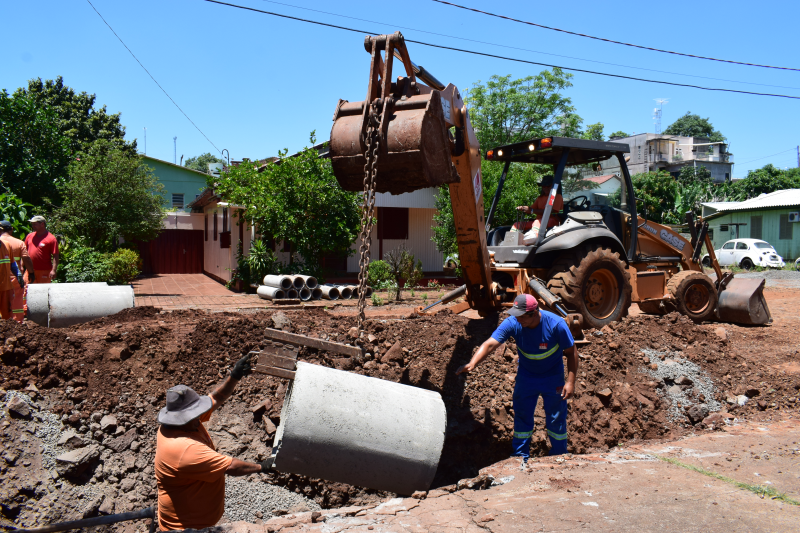 OBRAS para pavimentação asfáltica INICIAM NA RUA INDEPENDÊNCIA